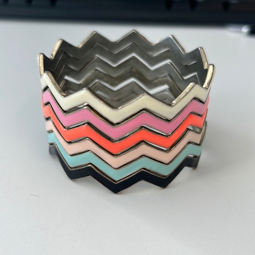 Set of 6 stack bracelets